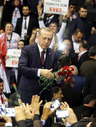 Bilder des Tages Turkish President Recep Tayyip Erdogan meets with the members of Chamber of Merchants and Craftsmen at Bagcilar city of Istanbul, 19th of March, 2017.  15651937
