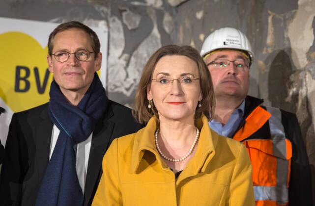 stefan-zeitz.de, 22.03.2017, Berlin, Deutschland, GER, Lückenschluss Verbindung der U5 mit der U55, U-Bahnstation Brandenburger Tor (l.) reg. Bürgermeister von Berlin Michael Müller, (m.) Sigrid Evelyn Nikutta (Vorstand BVG)