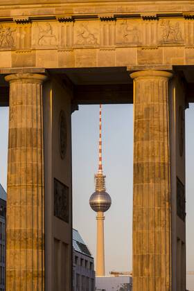 Das Brandenburger Tor in Berlin, Fernsehturm am Alexander Platz,