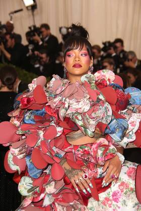 May 1, 2017 - New York, New York, U.S. - RIHANNA attends the Metropolitan Museum Costume Institute Benefit celebrating the exhibition of Rei Kawakubo Comme des Garcons-Art of the In Between.Met Museum,NYC.May 1, 2017.Photos by , Photos Inc. New York U.S. - ZUMAms4_ 20170501_zaf_ms4_086 Copyright: xSoniaxMoskowitzx