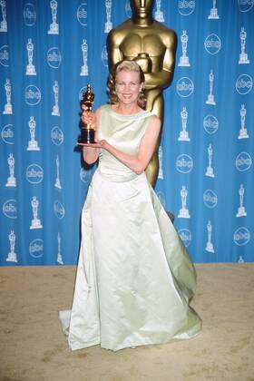 March 23, 1998 - Los Angeles, CA, USA - NEW YORK - MAR 23: Kim Basinger, Oscar Winner at the 70th Annual Academy Awards at the Shrine Auditorium on March 23, 1998 in Los Angeles, CA Los Angeles USA - ZUMAb170 19980323_zap_b170_001 Copyright: xKayxBlakex