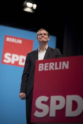Michael Mueller - Parteitag SPD Berlin DEU, Deutschland, Germany, Berlin, 20.05.2017 Michael Mueller, Regierender Buergermeister von Berlin SPD und Vorsitzender der Berliner SPD, auf dem Landesparteitag der Berliner SPD in Berlin. Auf diesem Parteitag waehlt die SPD die Spitzenkandidaten fuer die Landesliste in Vorbereitung fuer den Wahlkampf zur Bundestagswahl im September. Michael Mueller, Mayor of Berlin and new head of the SPD in Berlin, at a party congress of the SPD in Berlin to establish the election campaign for the general election Berlin in September.