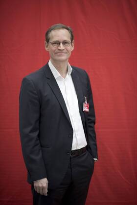 Michael Mueller, SPD Berlin DEU, Deutschland, Germany, Berlin, 20.05.2017 Michael Mueller, Regierender Buergermeister von Berlin SPD und Vorsitzender der Berliner SPD, auf dem Landesparteitag der Berliner SPD in Berlin. Auf diesem Parteitag waehlt die SPD die Spitzenkandidaten fuer die Landesliste in Vorbereitung fuer den Wahlkampf zur Bundestagswahl im September. Portrait Michael Mueller, Mayor of Berlin and new head of the SPD in Berlin, at a party congress of the SPD in Berlin to establish the election campaign for the general election Berlin in September