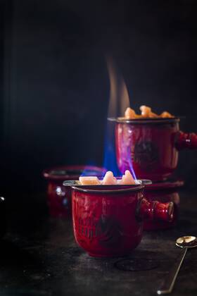 Preparing Feuerzangenbowle  SBDF03173