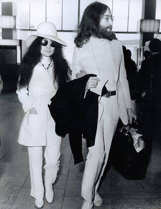 Beatle John Lennon and Yoko Ono, April 1969.  1013_017