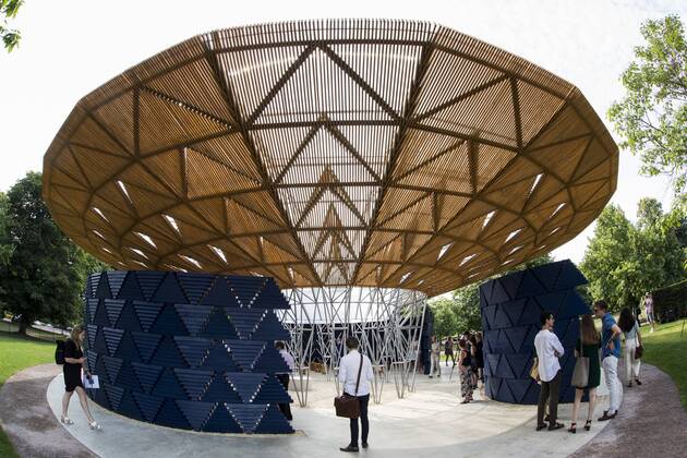 Bilder des Tages Francis Kere, Serpentine Pavilion 2017, London, UK London, UK. 20 June 2017. Diebedo Francis Kere, the award-winning architect from Gando, Burkina Faso, has designed the Serpentine Pavilion 2017, next to the Serpentine Gallery in Kensington Gardens. Kere leads the Berlin-based practice Kere Architecture. He is the 17th architect to accept the Serpentine Gallery s invitation to design a temporary Pavilion in its grounds. The Pavilion is open to the public from 23 June to 8 October 2017. Fisheye view.