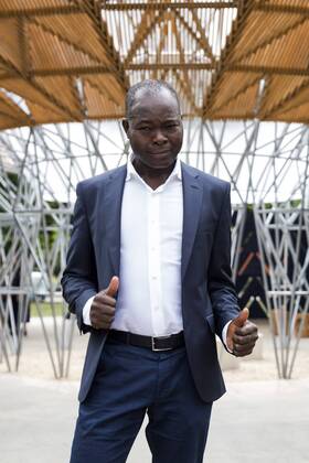 Francis Kere, Serpentine Pavilion 2017, London, UK London, UK. 20 June 2017. Diebedo Francis Kere (pictured), the award-winning architect from Gando, Burkina Faso, has designed the Serpentine Pavilion 2017, next to the Serpentine Gallery in Kensington Gardens. Kere leads the Berlin-based practice Kere Architecture. He is the 17th architect to accept the Serpentine Gallery s invitation to design a temporary Pavilion in its grounds. The Pavilion is open to the public from 23 June to 8 October 2017.