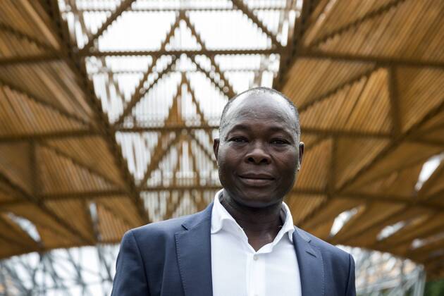 Francis Kere, Serpentine Pavilion 2017, London, UK London, UK. 20 June 2017. Diebedo Francis Kere (pictured), the award-winning architect from Gando, Burkina Faso, has designed the Serpentine Pavilion 2017, next to the Serpentine Gallery in Kensington Gardens. Kere leads the Berlin-based practice Kere Architecture. He is the 17th architect to accept the Serpentine Gallery s invitation to design a temporary Pavilion in its grounds. The Pavilion is open to the public from 23 June to 8 October 2017.