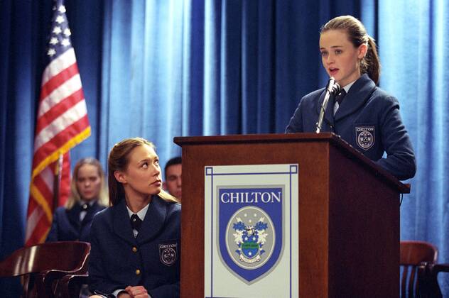 Studio Publicity Still from Gilmore Girls Episode name: It Should ve Been Lorelai Lisa Weil, Alexis Bledel 2002 Photo credit: Ron Batzdorff Los Angeles CA  Copyright: xAPCx 307541331