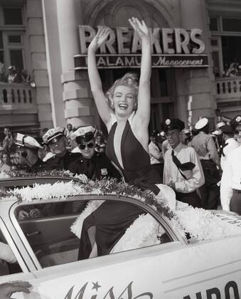 IMAGO ICONS: Marilyn Monroe Marilyn Monroe at the Miss America pageant parade in Atlantic City, NJ, 1952. Copyright: xHAx 30928_347