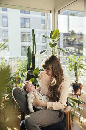 Mother looking at her newborn baby boy at home model released Symbolfoto property released  MFF03570