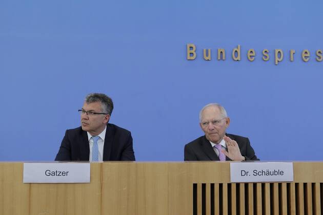 Staatssekretär Werner Gatzer, BMF, Bundesminister der Finanzen Dr. Wolfgang Schäuble, Deutschland, Berlin, Bundespressekonferenz, Thema: Regierungsentwurf zum Haushalt 2018 und Finanzplan bis 2021, 28.06.2017