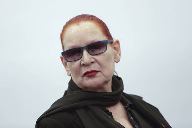 11.07.2017, Berlin, Deutschland - Käthe-Kollwitz-Preis 2017 an die Fotografin Katharina Sieverding. Pressevorbesichtigung in der Akademie der Künste. Foto: Die Fotografin Katharina Sieverding, Preisträgerin des Käthe-Kollwitz-Preises 2017, auf der Pressekonferenz zur Pressevorbesichtigung ihrer Ausstellung in der Akademie der Künste am Hanseatenweg.