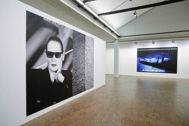 11.07.2017, Berlin, Deutschland - Käthe-Kollwitz-Preis 2017 an die Fotografin Katharina Sieverding. Pressevorbesichtigung in der Akademie der Künste. Foto: Blick in die Ausstellung der Fotografin Katharina Sieverding, Preisträgerin des Käthe-Kollwitz-Preises 2017, in der Akademie der Künste am Hanseatenweg.
