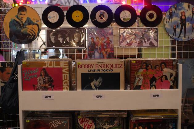 Philippines: HistoryCon 2017 Music Memorabilia on display and for sale are just one of the exhibits.  GeorgexBuid