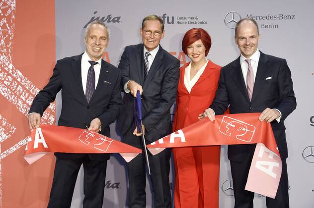 Hans-Joachim Kamp, Michael Müller, Miss IFA und Christian Göke bei der IFA 2017 Opening Gala im Palais am Funkturm. Berlin, 31.08.2017 Foto:xF.xKernx xFuturexImage