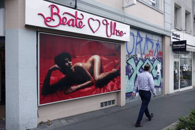 03 08 2017 Bonn North Rhine Westphalia Beate Uhse in Bonn Bonn Business shop Eroticism Erotic article Uhse Beate Uhse Billboard Advertising Advertisment Woman naked