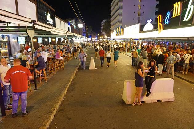 06 09 2017 Spain Island Mallorca at Tourists Hotspot Ballermann in El Arenal were in the Vergnügungsmeile Ham road against terrorist Attacks up 06 09 2017 Mallorca Barriers to Terror at Ballermann 06 09 2017 Mallorca Barriers to Terror at Ballermann