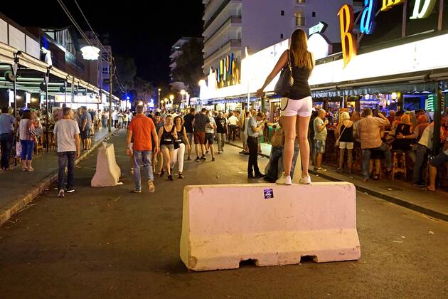 06 09 2017 Spain Island Mallorca at Tourists Hotspot Ballermann in El Arenal were in the Vergnügungsmeile Ham road against terrorist Attacks up 06 09 2017 Mallorca Barriers to Terror at Ballermann 06 09 2017 Mallorca Barriers to Terror at Ballermann