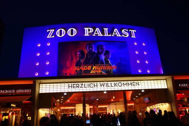 Illuminiertes Cinema Zoo Palace in Berlin at 30 09 2017 Berlin Charlottenburg Wilmersdorf Cinema Zoo Palace the today Zoo Palace was 1956 1957 after Plans the Architects Paul Schwebes Hans Schoszberger and Gerhard Fritsche built Cinema Zoo Palace Berlin