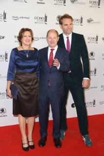 Hamburg Britta Ernst and Olaf Scholz with Florian press of BVMI Echo Classical 2017 award Ceremony in the Elbphilharmonie in Hamburg at 29 10 2017