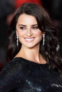 November 2, 2017 - London, London, UK - London, UK. PENo°LOPE CRUZ attends the world film premiere of Murder On The Orient Express. London UK - ZUMAl94_ 20171102_zaf_l94_110 Copyright: xRayxTangx