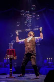 Palazzo Premiere in Stuttgart the Dinner Show Palazzo is with the New Program Curiosities in the 14 Season Copyright: 7visuals.comx xOskarxEyb