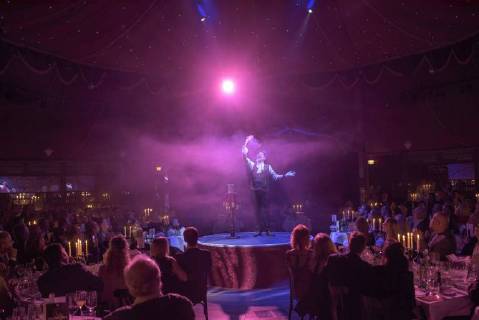 Palazzo Premiere in Stuttgart the Dinner Show Palazzo is with the New Program Curiosities in the 14 Season Copyright: 7visuals.comx xOskarxEyb