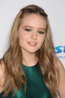 Izabela Vidovic at the Premiere of Lionsgate s Wonder held at the Regency Village Theatre in Westwood, CA, November 11, 2017.  Copyright: xJosephxMartinezx 33477_033JM