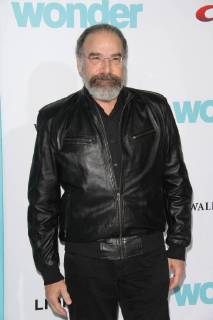 Mandy Patinkin at the Premiere of Lionsgate s Wonder held at the Regency Village Theatre in Westwood, CA, November 11, 2017.  Copyright: xJosephxMartinezx 33477_041JM