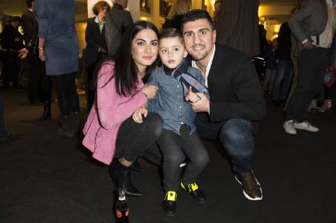 Marco Huck with Wife Amina and Son Kerim at the Premiere the Children show Game with the Time in Frederick city Palace Berlin 19 11 2017 Foto:xF.xKernx xFuturexImage