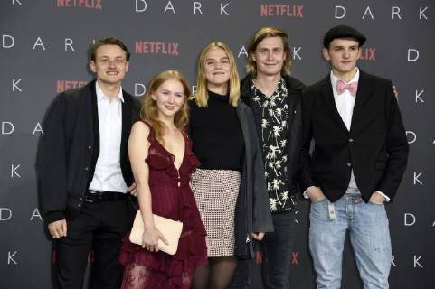 Paul LUX Gina Alice Stiebitz Nele Trebs Moritz Jahn and Ludger Boekelmann at the Premiere the NETFLIX Series Dark in Cinema in Zoo Palace Berlin 20 11 2017 Foto:xF.xKernx xFuturexImage