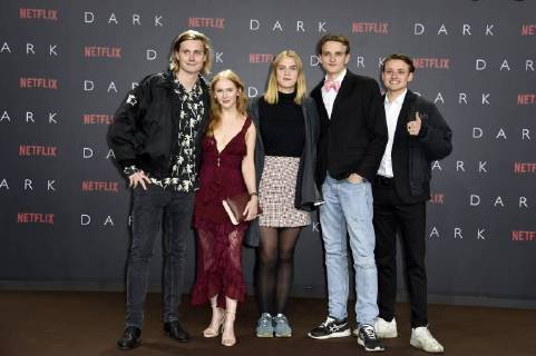Moritz Jahn Gina Alice Stiebitz Nele Trebs Ludger Boekelmann and Paul LUX at the Premiere the NETFLIX Series Dark in Cinema in Zoo Palace Berlin 20 11 2017 Foto:xF.xKernx xFuturexImage
