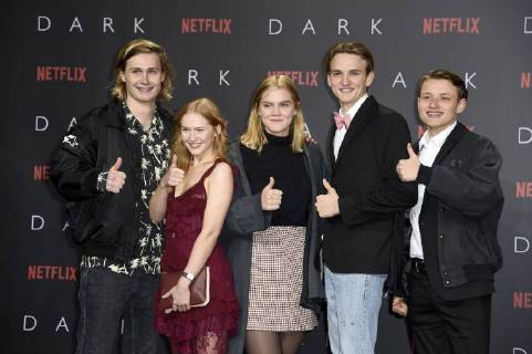 Moritz Jahn Gina Alice Stiebitz Nele Trebs Ludger Boekelmann and Paul LUX at the Premiere the NETFLIX Series Dark in Cinema in Zoo Palace Berlin 20 11 2017 Foto:xF.xKernx xFuturexImage