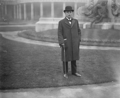 First meeting of Irish Free State Senate in Dublin . Mr Benjamin Haughton arriving . 12 December 1922, Dublin Leinster Ireland Copyright: Topfoto UnitedArchivesEU008523