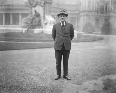 First meeting of Irish Free State Senate in Dublin . Dr O Sullivan arriving . 12 December 1922, Dublin Leinster Ireland Copyright: Topfoto UnitedArchivesEU008524