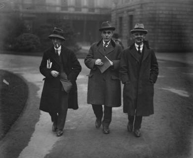 First meeting of Irish Free State Senate in Dublin . ( Left ) Cathal O Shannon and ( centre ) W Johnson arriving . 12 December 1922, Dublin Leinster Ireland Copyright: Topfoto UnitedArchivesEU008529