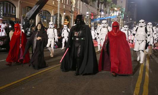 HOLLYWOOD, CA - NOVEMBER 26: Atmosphere, at 86th Annual Hollywood Christmas Parade at Hollywood Blvd in Hollywood, California on November 26, 2017. Copyright: xFayexSadoux