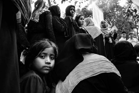 November 22, 2017 - Cox S Bazar, Cox s Bazar, Bangladesh - A Rohingya refugees waits to receive food aid from a local NGO at the near Palongkali refugee camp near Cox s Bazar, Bangladesh, November 22, 2017. Cox S Bazar Bangladesh  - ZUMAn230 20171122_zaa_n230_877 Copyright: xSzymonxBarylskix
