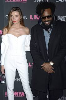 Maxwell Osborne with accompaniment at the premiere of the movie I Tonya at the Village East Cinema New York 28 11 2017 Foto:xD.xVanxTinex xFuturexImage