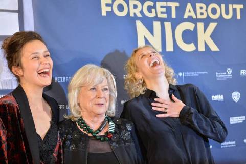Premiere of the feature film FORGET ABOUT NICK in Essen Actress Tinka Fürst left director Margarethe von Trotta mitte and actress Katja Riemann right on 28.11.2017 at the premiere of the movie Forget about Nick in the Lichtburg in Essen FORGET ABOUT NICK is the latest film of the renowned and many Award-winning director Margarethe von Trotta xAGx