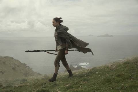 Star Wars: The Last Jedi (2017) Rey (Daisy Ridley) Lucasfilm Ltd. Los Angeles CA Copyright: xJonathonxOlleyx 33299_041THA