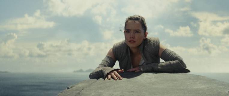 Star Wars: The Last Jedi (2017) Rey (Daisy Ridley) Lucasfilm Ltd. Los Angeles CA  33299_052THA