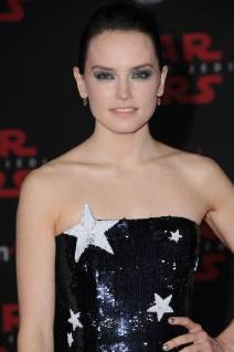 December 9, 2017 - Los Angeles, CA, U.S. - 09 December 2017 - Los Angeles, California - Daisy Ridley. Premiere Of Disney Pictures And Lucasfilm s Star Wars: The Last Jedi held at The Shrine Auditorium in Los Angeles Photo Credit: AdMedia Los Angeles U.S. - ZUMAa123 20171209_zaa_a123_002 Copyright: xBirdiexThompsonx