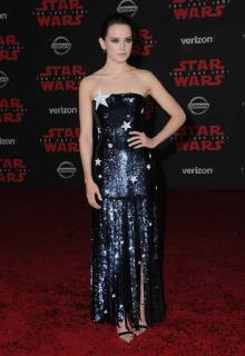December 9, 2017 - Los Angeles, CA, U.S. - 09 December 2017 - Los Angeles, California - Daisy Ridley. Premiere Of Disney Pictures And Lucasfilm s Star Wars: The Last Jedi held at The Shrine Auditorium in Los Angeles Photo Credit: AdMedia Los Angeles U.S. - ZUMAa123 20171209_zaa_a123_008 Copyright: xBirdiexThompsonx