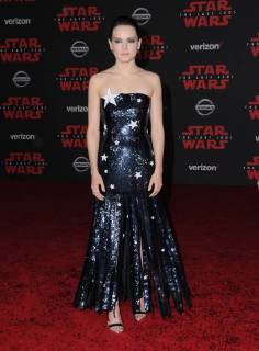 December 9, 2017 - Los Angeles, CA, U.S. - 09 December 2017 - Los Angeles, California - Daisy Ridley. Premiere Of Disney Pictures And Lucasfilm s Star Wars: The Last Jedi held at The Shrine Auditorium in Los Angeles Photo Credit: AdMedia Los Angeles U.S. - ZUMAa123 20171209_zaa_a123_010 Copyright: xBirdiexThompsonx