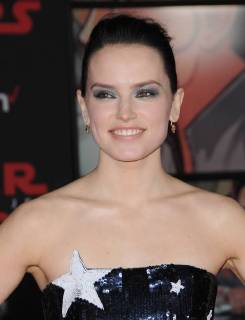 December 9, 2017 - Los Angeles, CA, U.S. - 09 December 2017 - Los Angeles, California - Daisy Ridley. Premiere Of Disney Pictures And Lucasfilm s Star Wars: The Last Jedi held at The Shrine Auditorium in Los Angeles Photo Credit: AdMedia Los Angeles U.S. - ZUMAa123 20171209_zaa_a123_018 Copyright: xBirdiexThompsonx