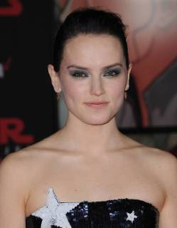 December 9, 2017 - Los Angeles, CA, U.S. - 09 December 2017 - Los Angeles, California - Daisy Ridley. Premiere Of Disney Pictures And Lucasfilm s Star Wars: The Last Jedi held at The Shrine Auditorium in Los Angeles Photo Credit: AdMedia Los Angeles U.S. - ZUMAa123 20171209_zaa_a123_022 Copyright: xBirdiexThompsonx