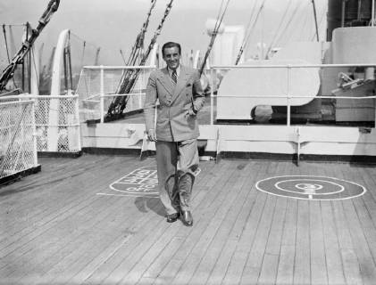 Fred Perry leaves for America aboard the Berengaria to defend his American title . 7 August 1935, London United Kingdom England Copyright: Topfoto  !ACHTUNG AUFNAHMEDATUM GESCHÄTZT! UnitedArchivesEU039236