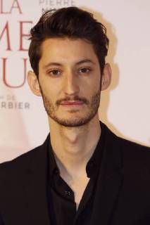 La Promesse de l Aube Premiere in Paris Pierre Niney CELEBRITES : Avant Premiere la Promesse de l Aube - Paris - 12 12 2017 MichaelBaucher Panoramic 